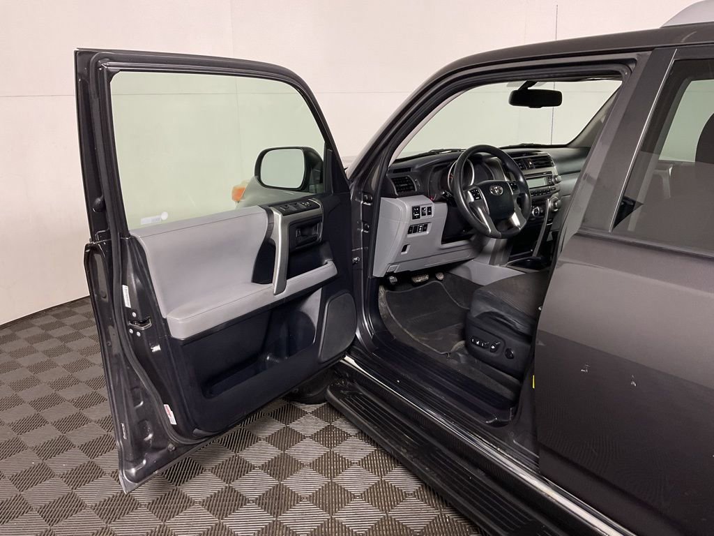 Used 2011 Toyota 4Runner SR5 w/ Convenience Pkg image 14