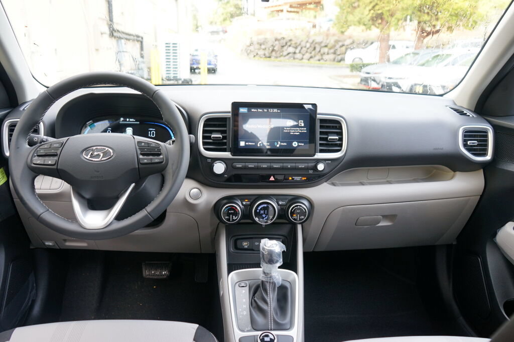 New 2025 Hyundai Venue SEL FWD image 11