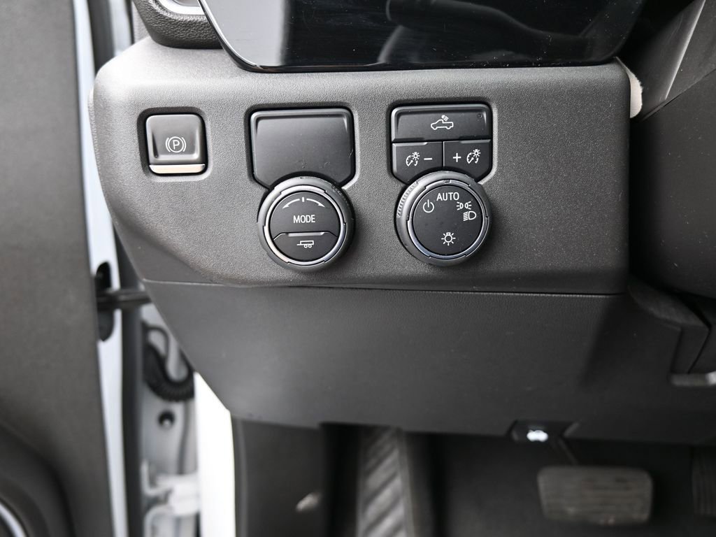 Used 2023 Chevrolet Silverado 1500 LT image 32