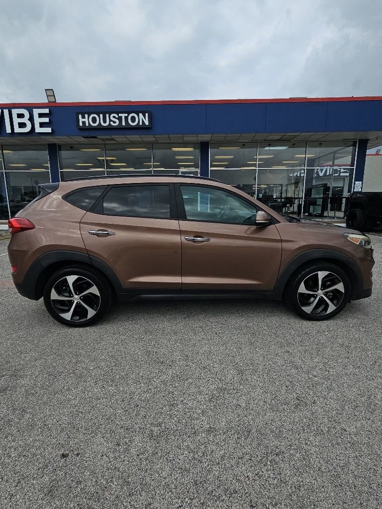 Used 2016 Hyundai Tucson Limited w/ Option Group 03 FWD image 8