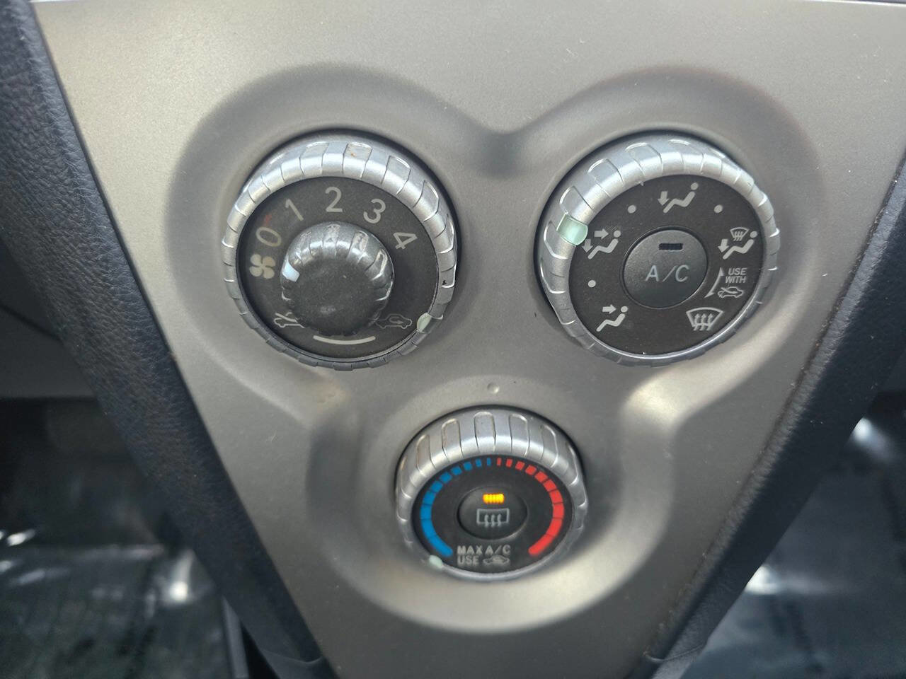 Used 2012 Toyota Yaris Sedan image 28