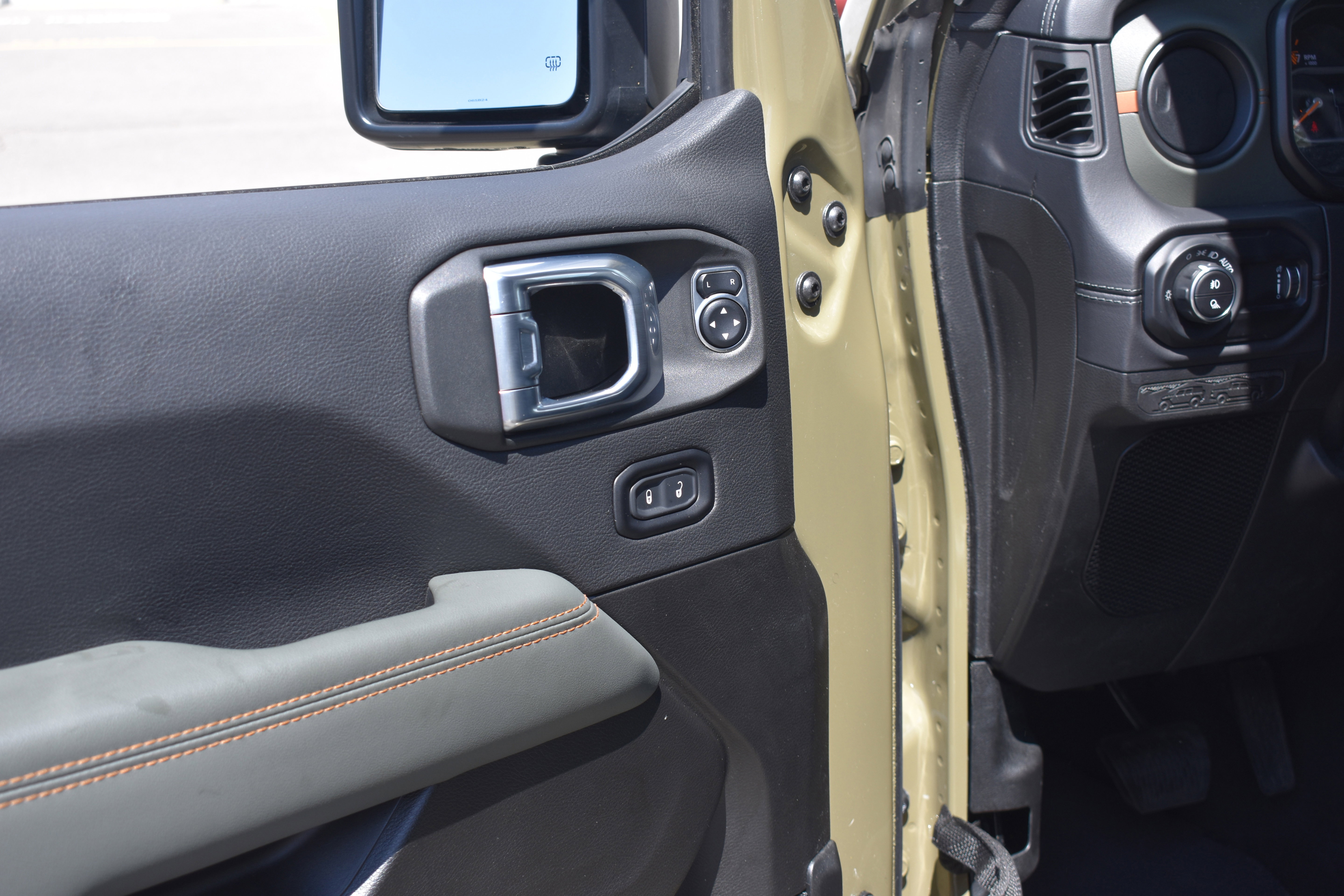 Used 2025 Jeep Gladiator Mojave image 21