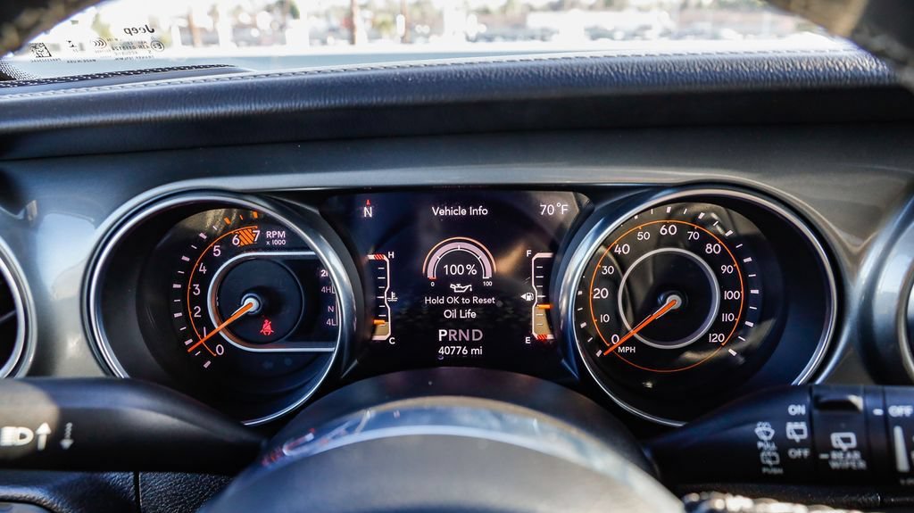 Used 2023 Jeep Wrangler Unlimited Sahara AWD/4WD image 28
