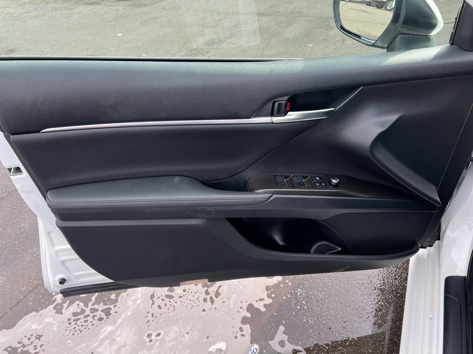 Used 2022 Toyota Camry XLE w/ Navigation Package image 19