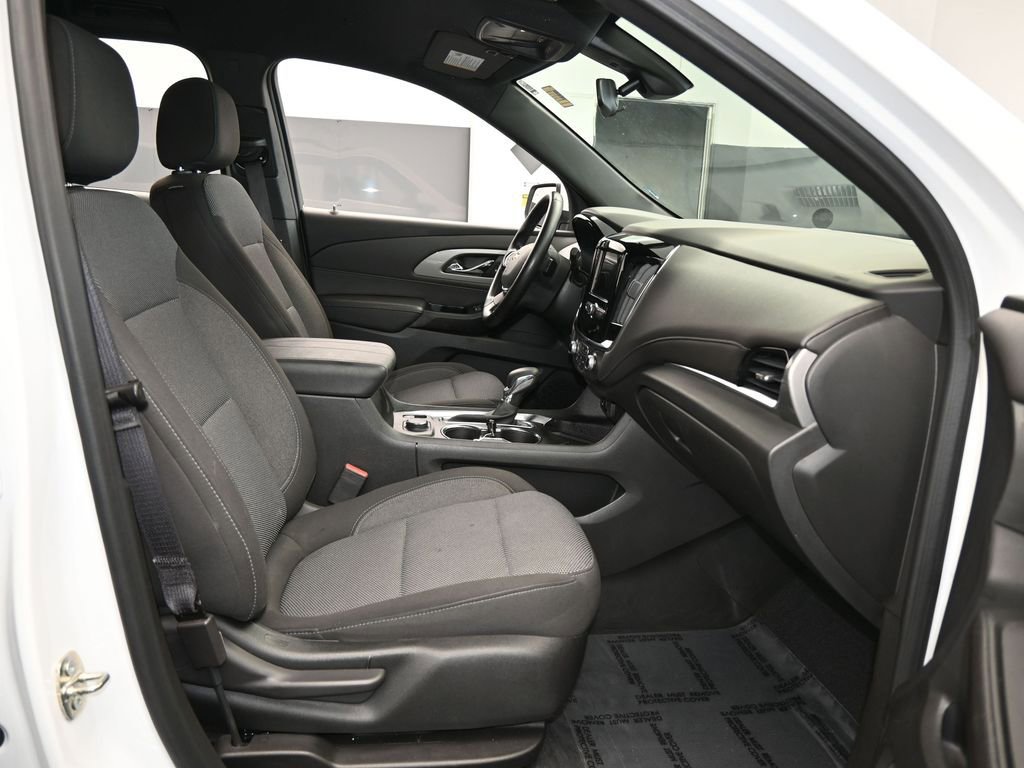 Used 2023 Chevrolet Traverse LT image 44