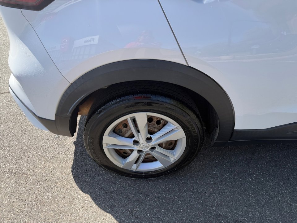 Used 2021 Nissan Kicks S image 23