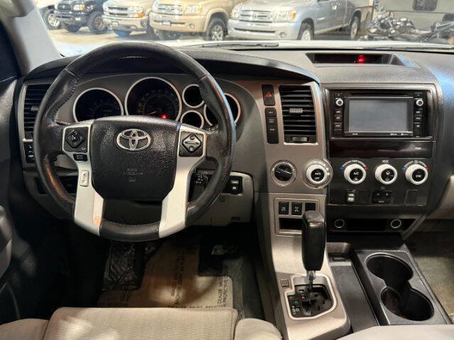 Used 2016 Toyota Sequoia SR5 AWD/4WD image 21