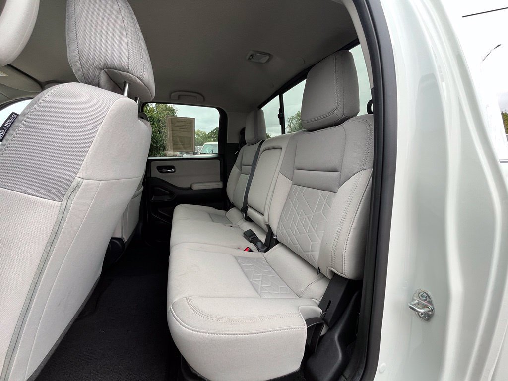 Used 2025 Nissan Frontier SV w/ SV Convenience Package RWD image 22