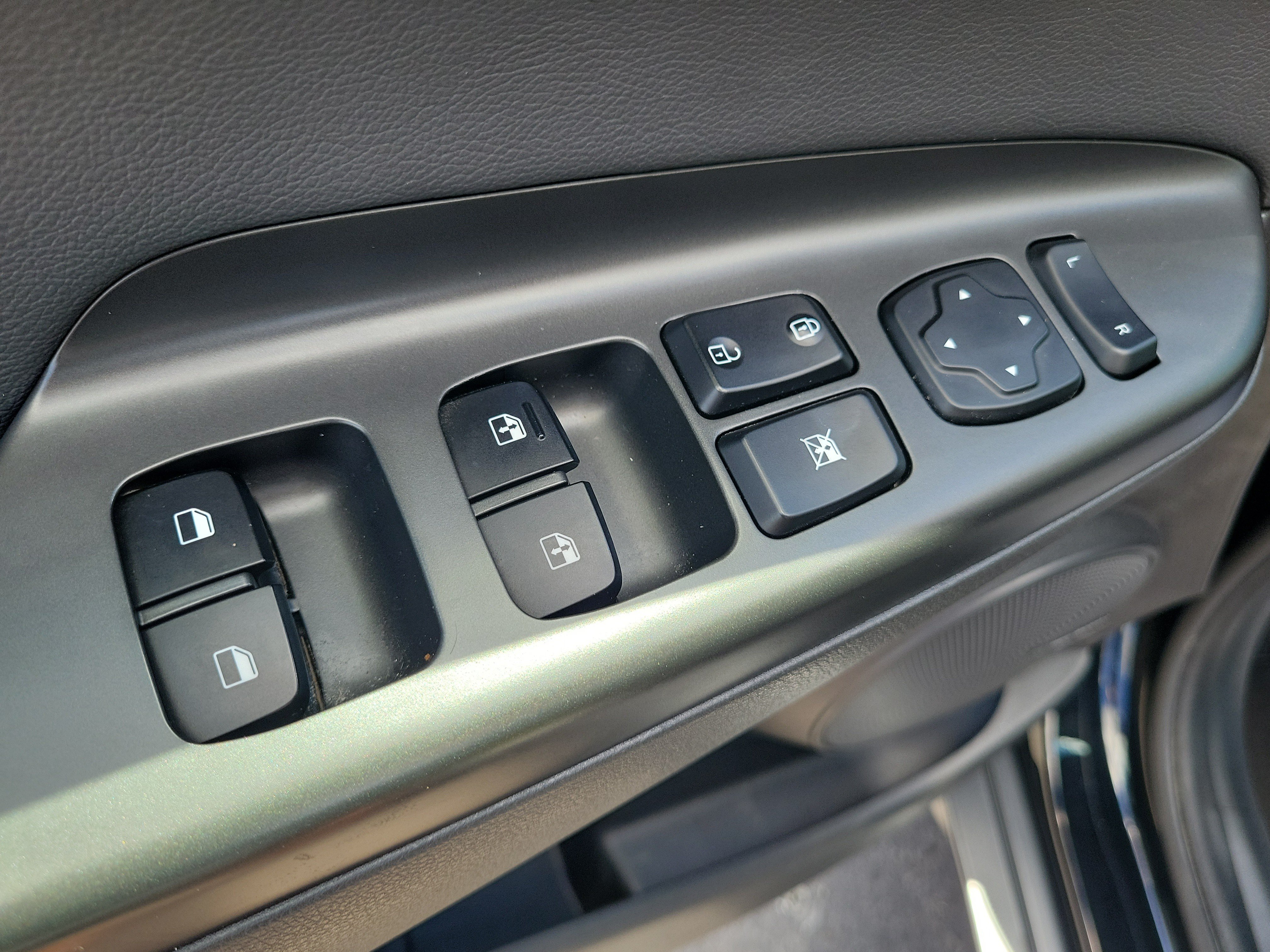 Used 2022 Hyundai Kona Limited AWD/4WD image 19