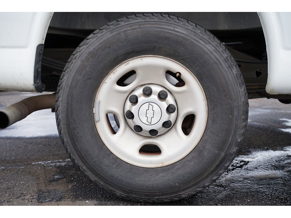 Used 2018 Chevrolet Express 2500 w/ Driver Convenience Package image 11