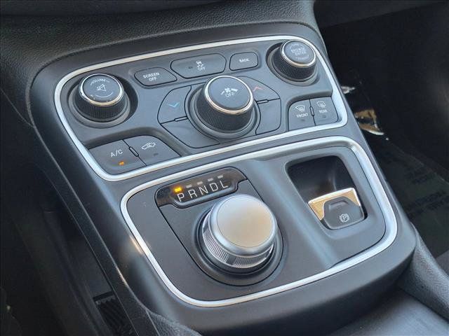 Used 2015 Chrysler 200 Limited w/ Convenience Group FWD image 11