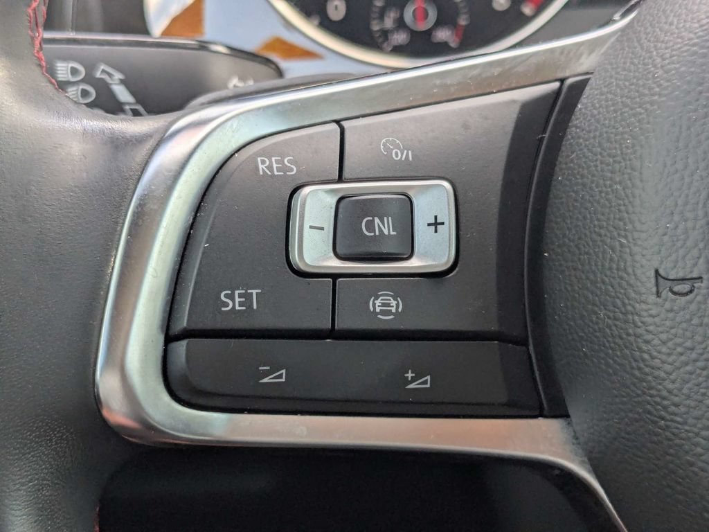 Used 2020 Volkswagen GTI SE FWD image 32