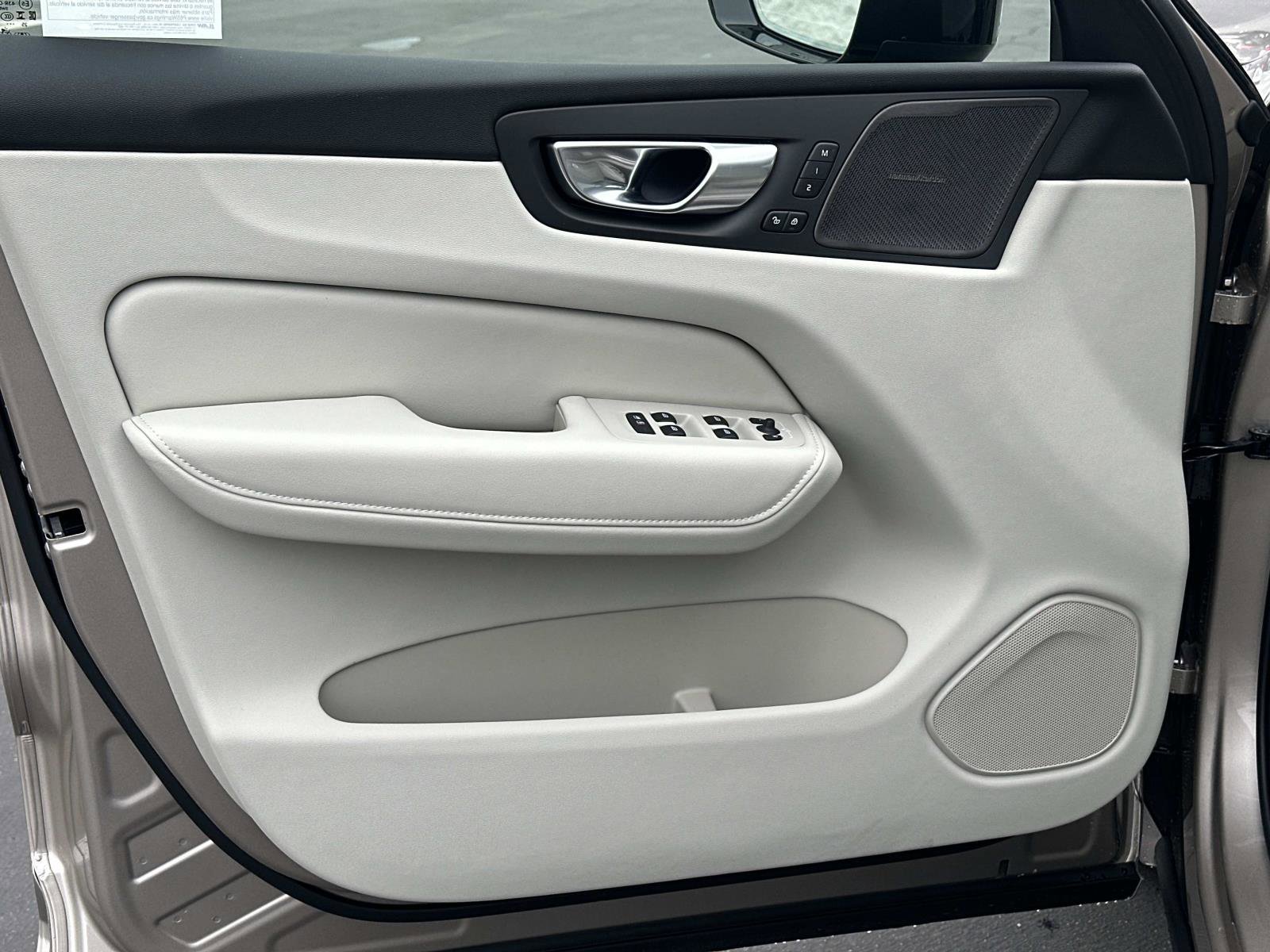 New 2026 Volvo XC60 T8 Ultra w/ Protection Package Premier AWD/4WD image 19
