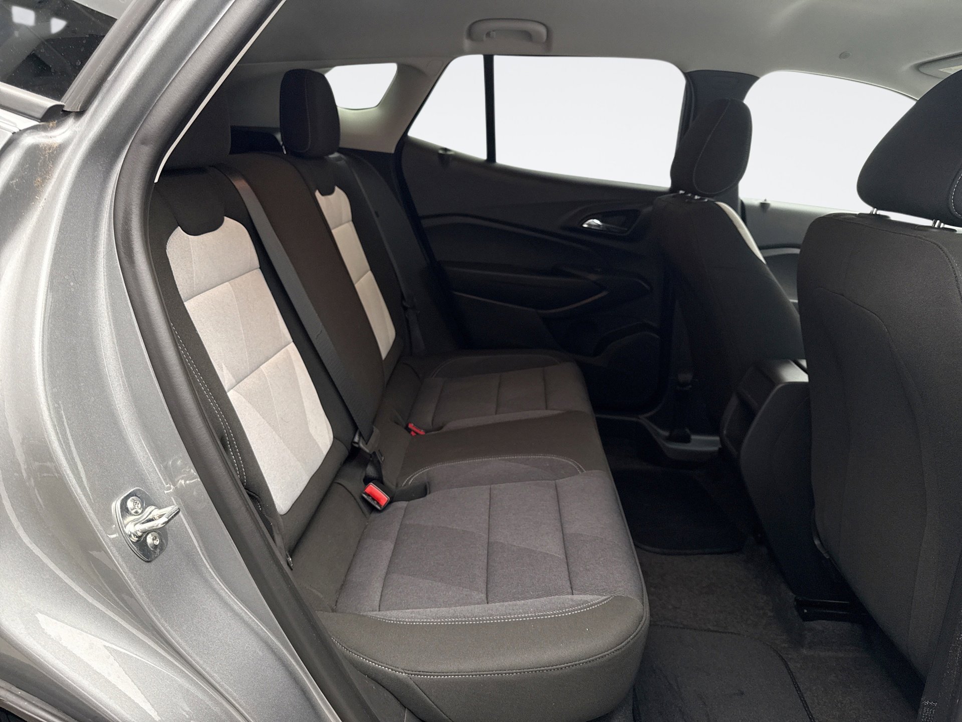 Used 2025 Chevrolet Trax LS w/ LS Convenience Package FWD image 18