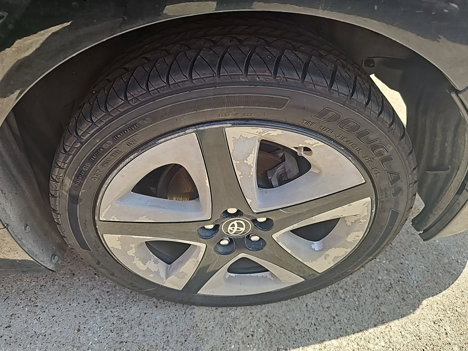 Used 2016 Toyota Prius Three Touring w/ Preferred Accessory Package image 17