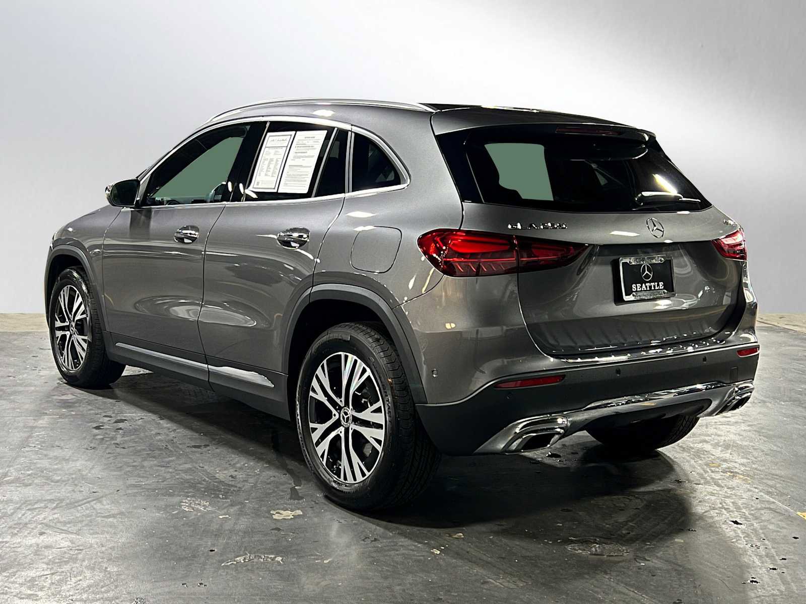 Used 2025 Mercedes-Benz GLA 250 4MATIC image 5