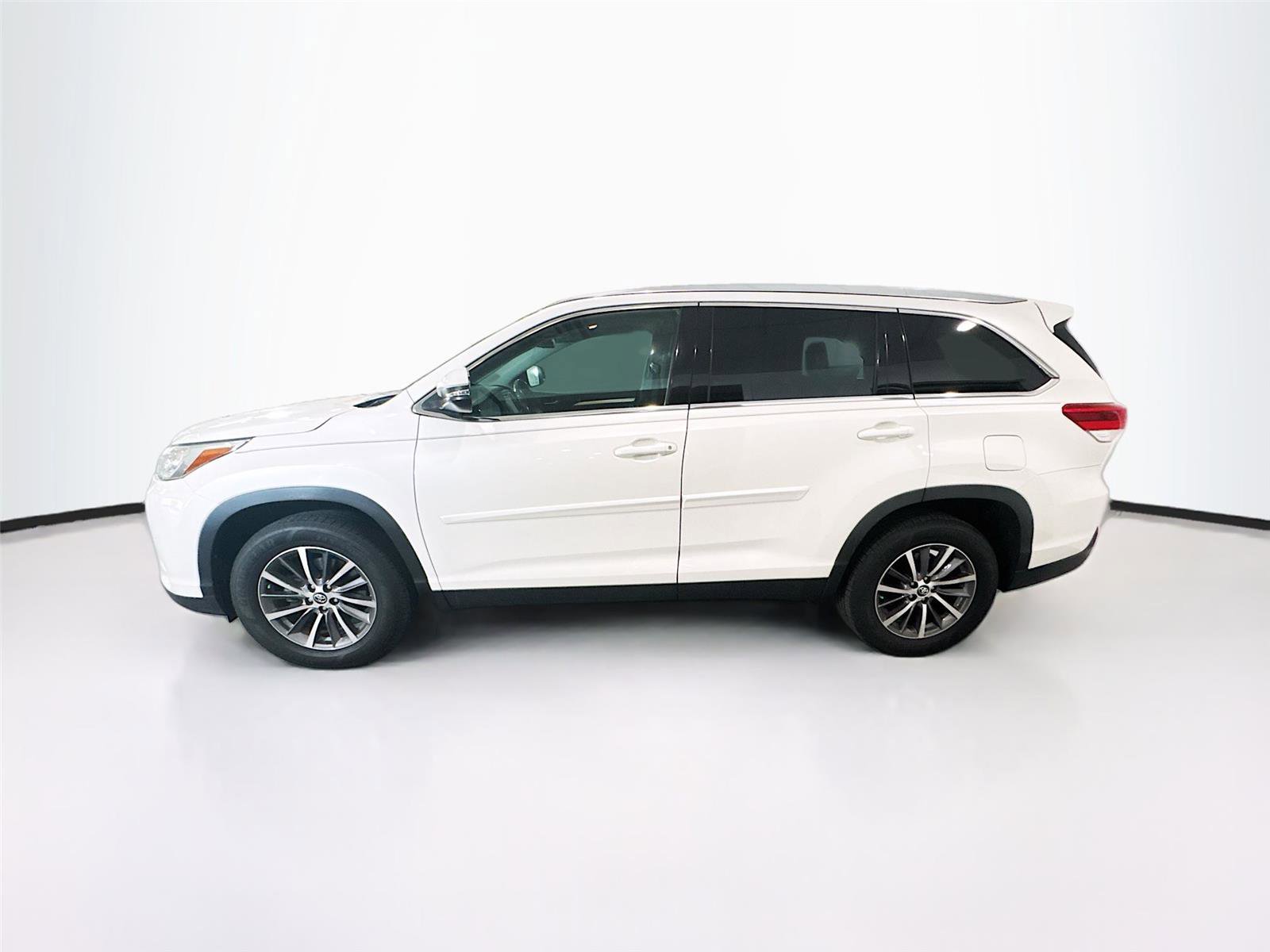 Used 2019 Toyota Highlander XLE image 27