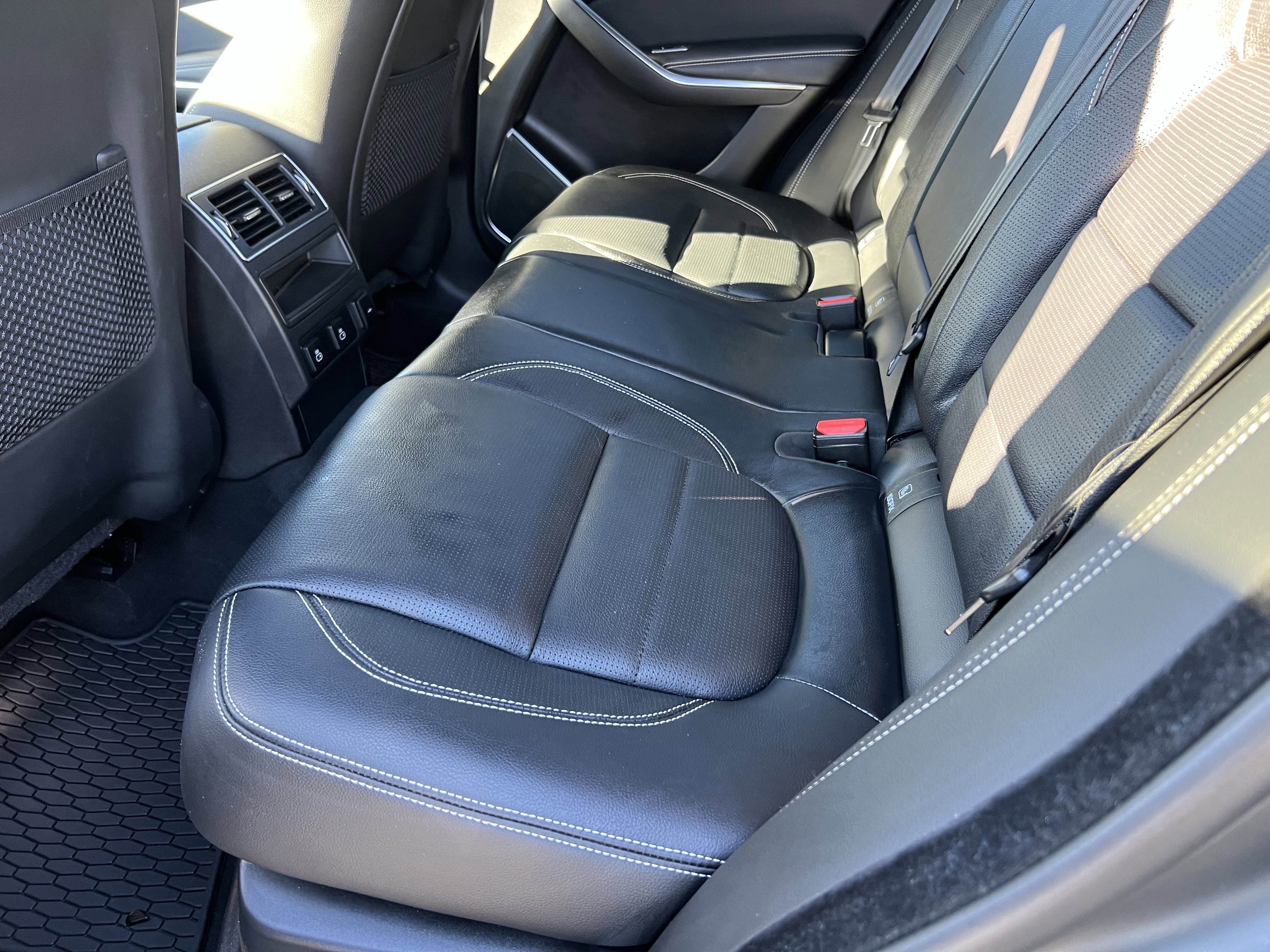 Certified 2022 Jaguar F-PACE R-Dynamic S image 33