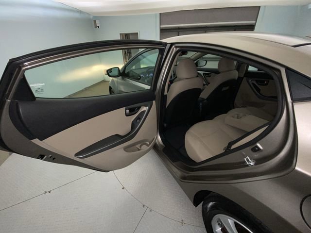 Used 2015 Hyundai Elantra SE image 20