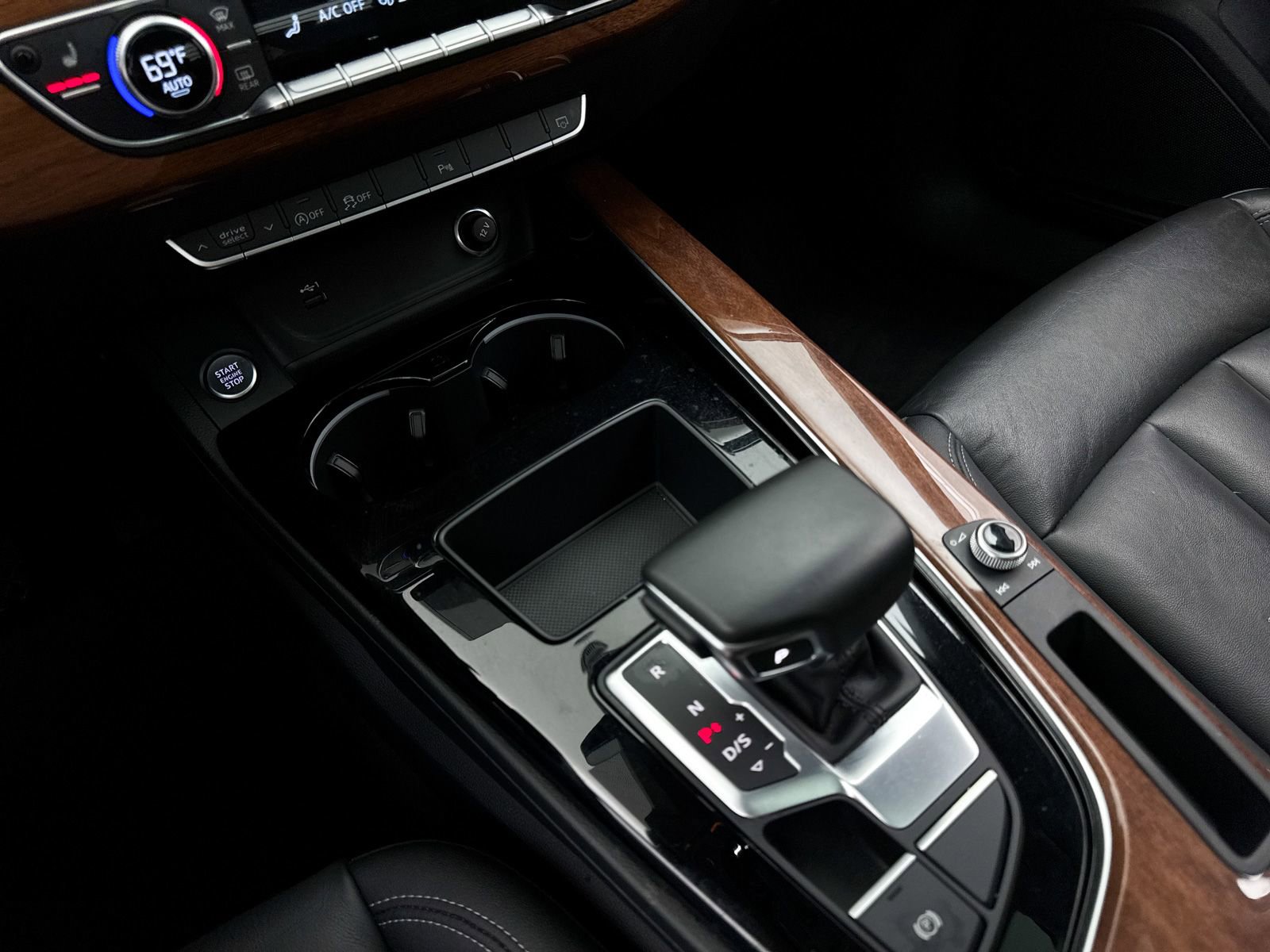 Used 2023 Audi A4 2.0T Premium w/ Convenience Package image 26