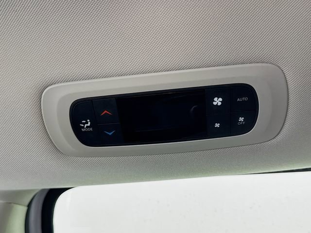 Used 2024 Chrysler Pacifica Select image 25