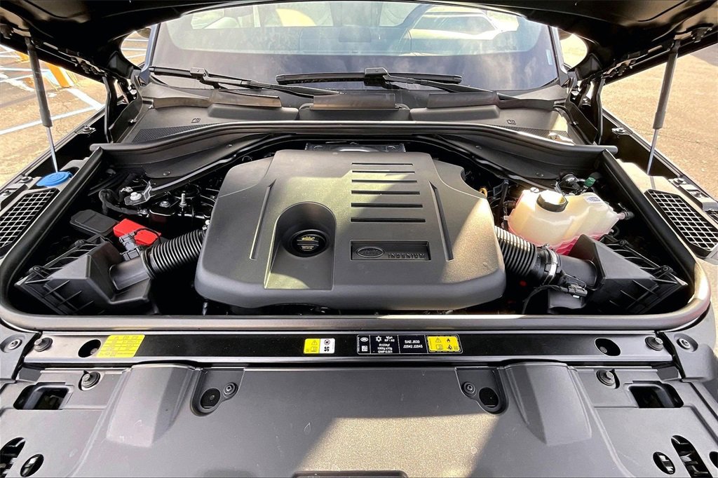 New 2025 Land Rover Range Rover SE image 12
