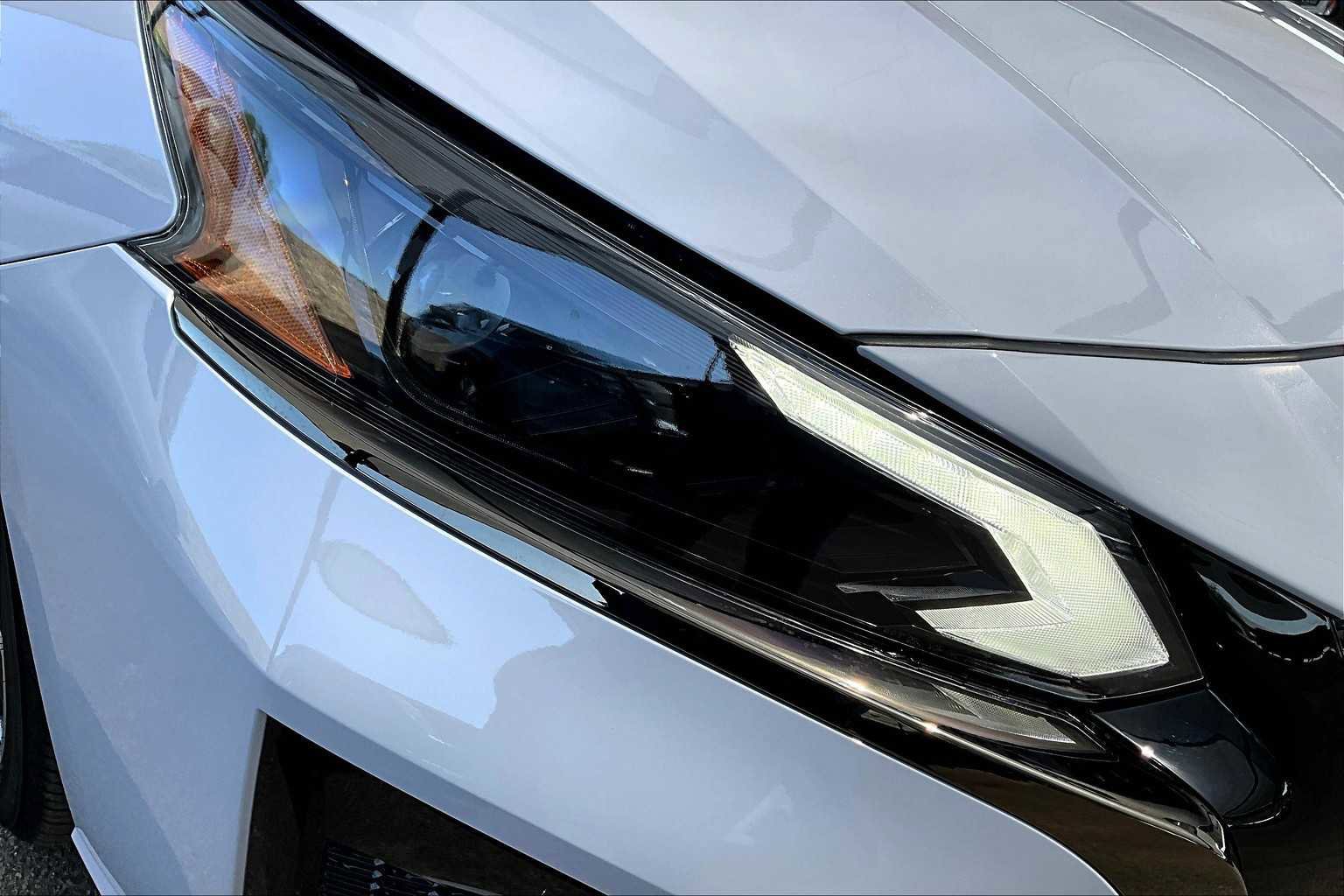 New 2025 Nissan Altima 2.5 SR image 18