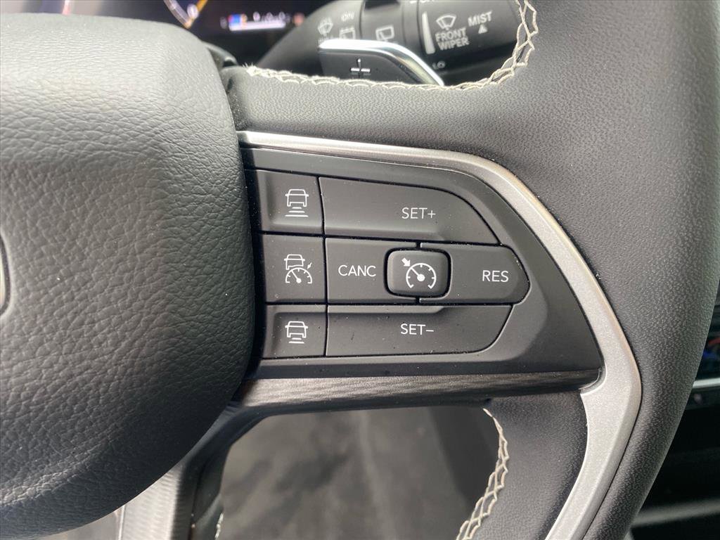 Certified 2024 Jeep Grand Cherokee L Laredo AWD/4WD image 15