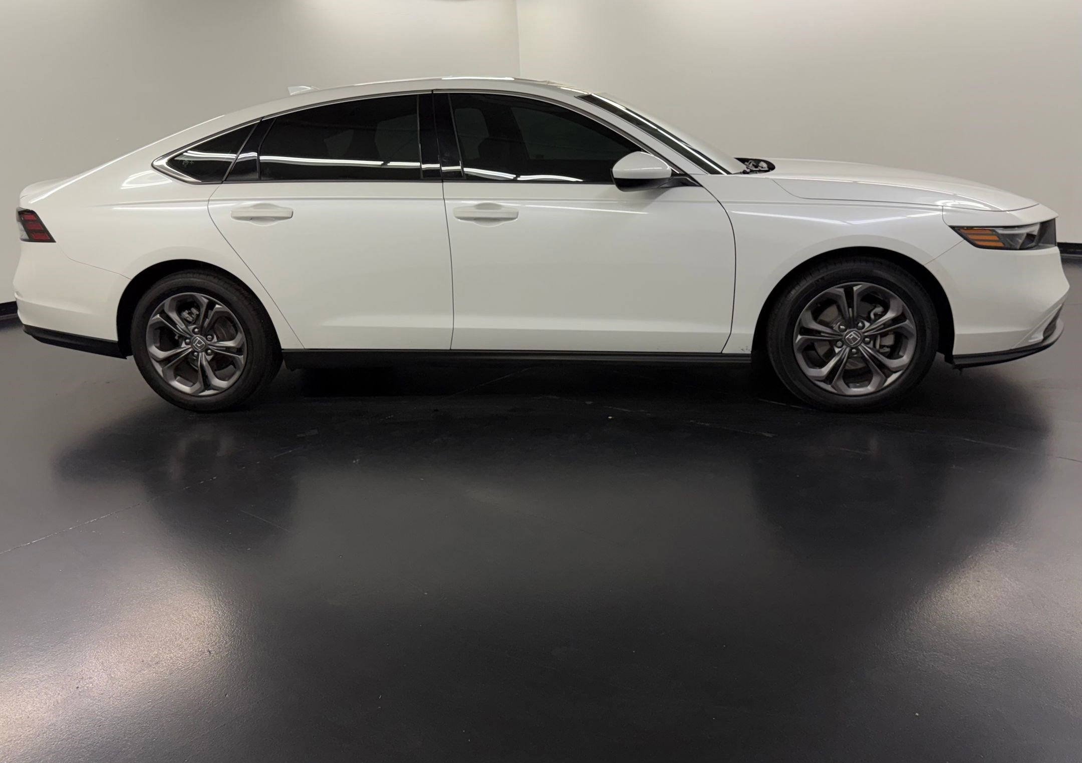 Certified 2023 Honda Accord EX image 8