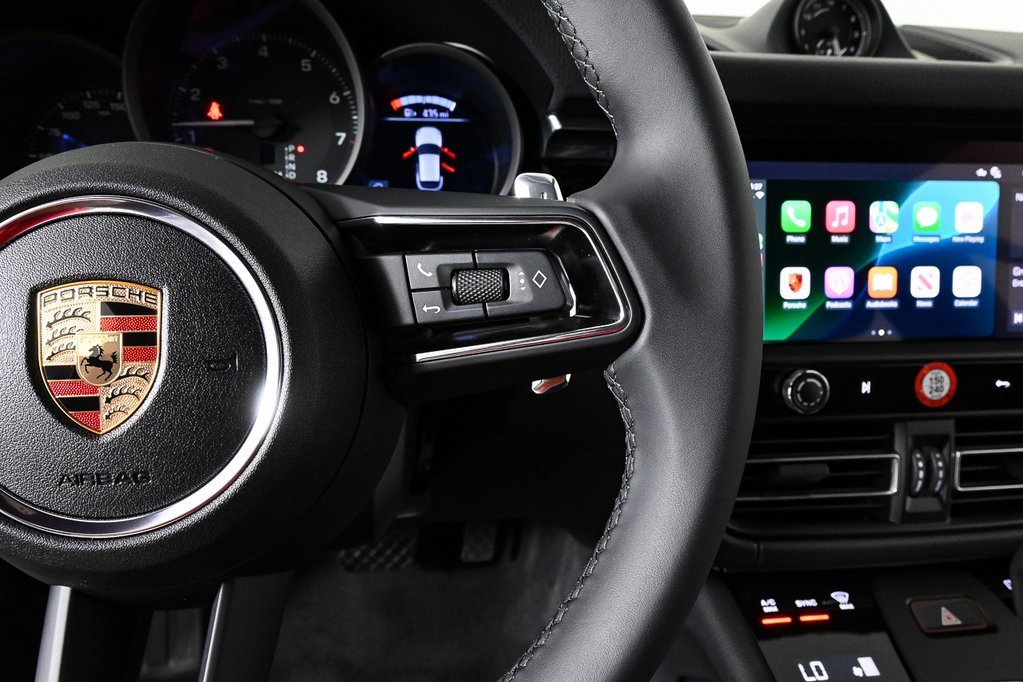 Certified 2025 Porsche Macan image 11