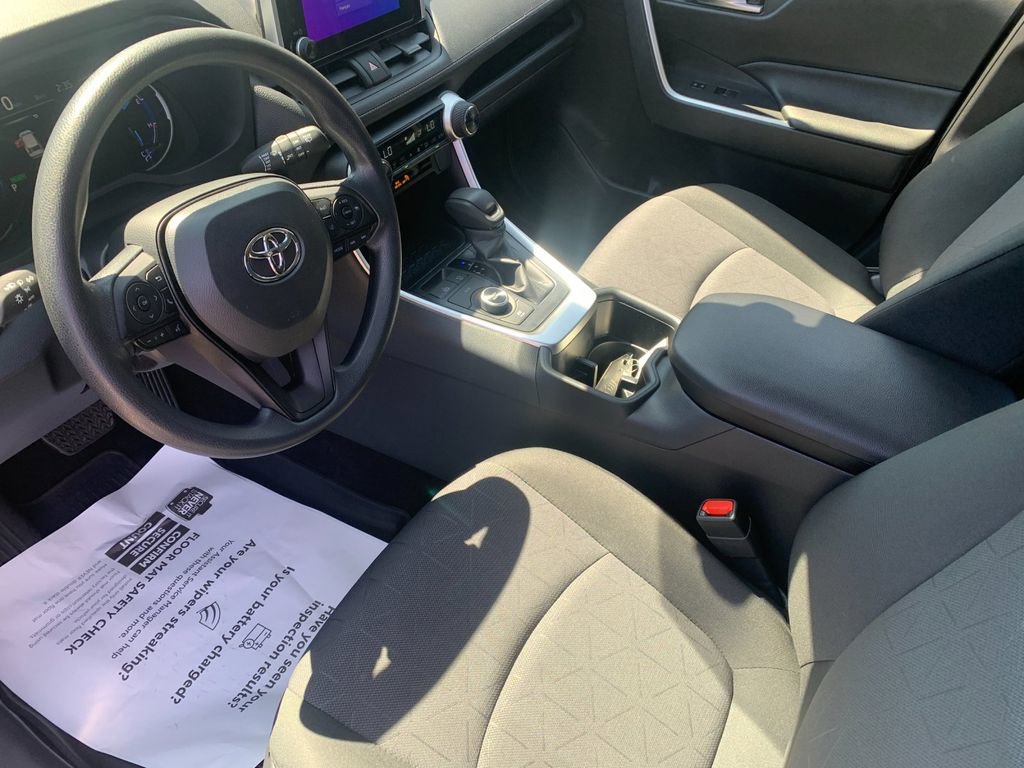 Used 2025 Toyota RAV4 XLE AWD/4WD image 11