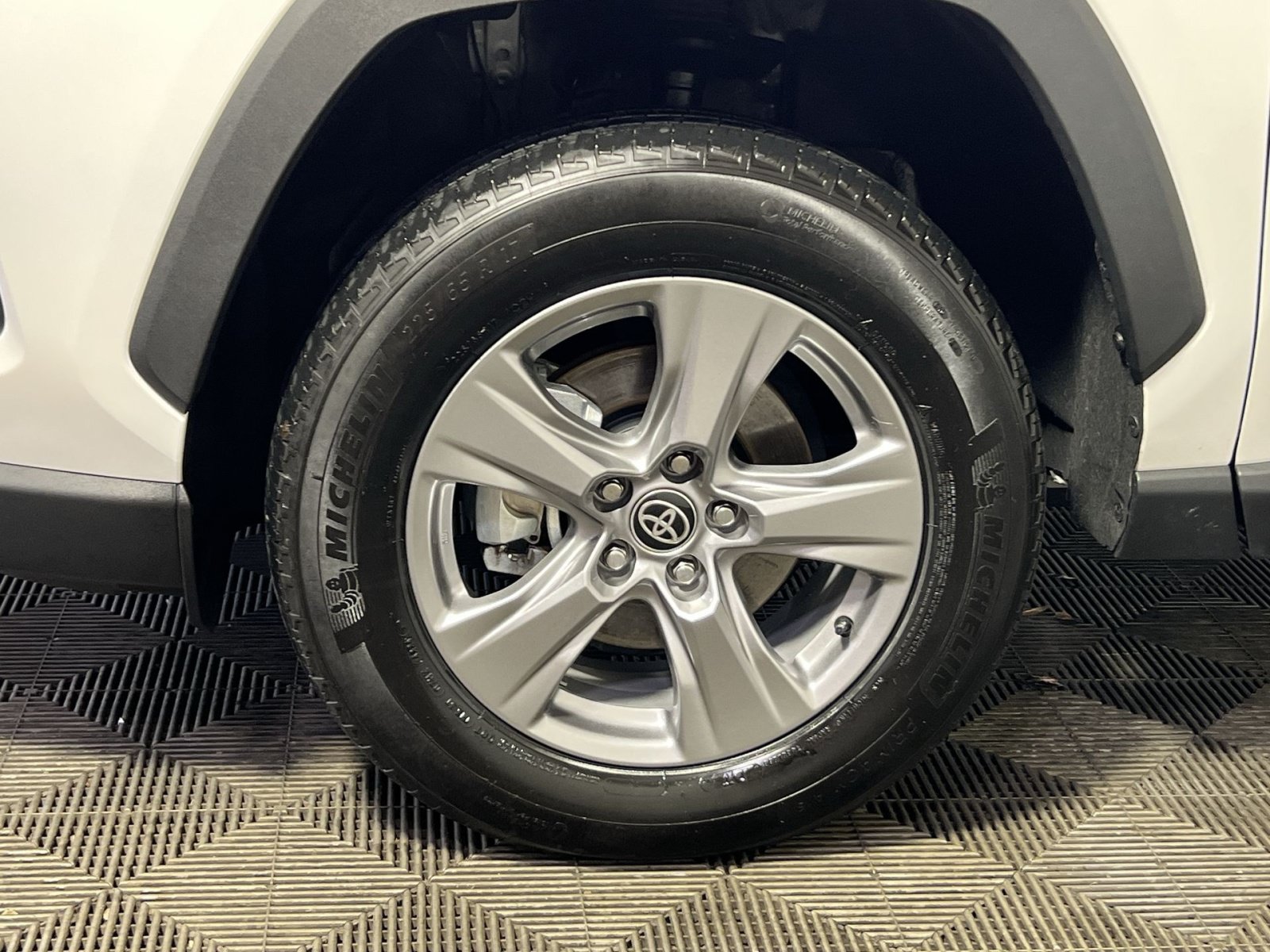 Used 2025 Toyota RAV4 XLE AWD/4WD image 12