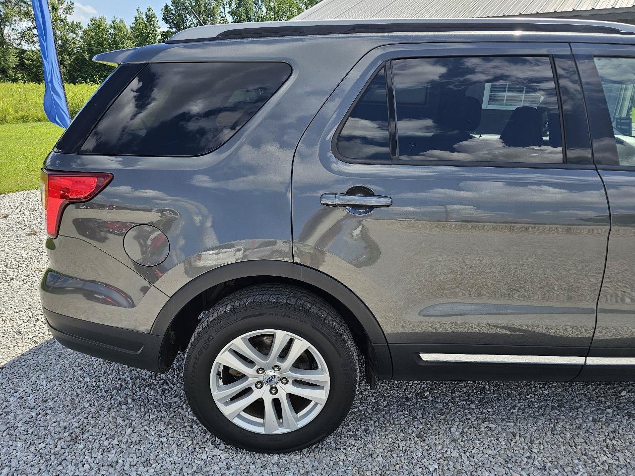 Used 2018 Ford Explorer XLT w/ Equipment Group 202A AWD/4WD image 11