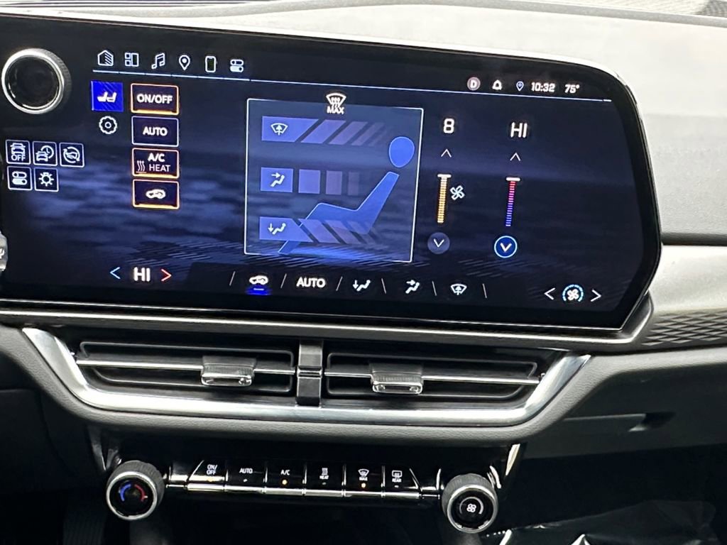 Used 2025 Chevrolet Equinox EV LT image 17