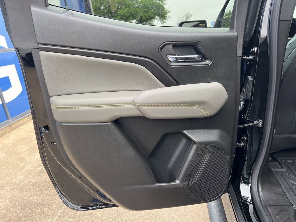 Used 2025 Chevrolet Colorado ZR2 w/ Technology Package AWD/4WD image 17