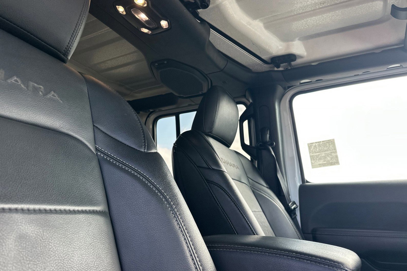 Used 2023 Jeep Wrangler Sahara image 17