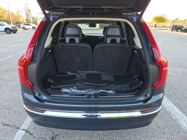 Used 2025 Volvo XC90 B5 Plus w/ Protection Package Premier image 9