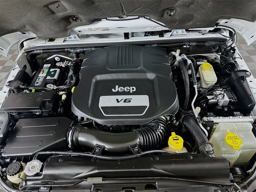 Used 2015 Jeep Wrangler Unlimited Sahara image 25