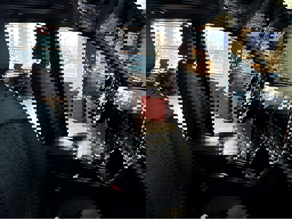 Used 2025 Kia Sportage X-Line w/ Premium Package image 28