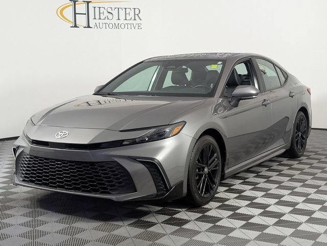 Used 2025 Toyota Camry SE FWD image 4