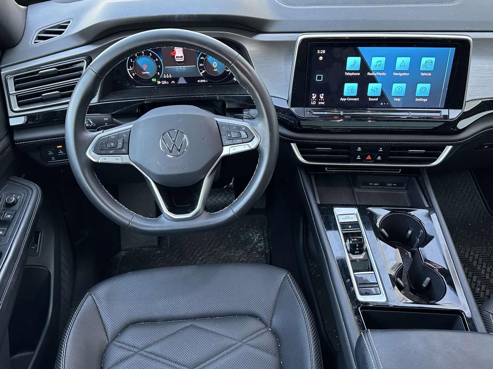 Used 2024 Volkswagen Atlas Cross Sport SE w/ Panoramic Sunroof Package image 9