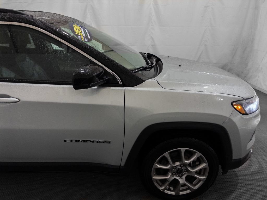 Used 2025 Jeep Compass Limited AWD/4WD image 9