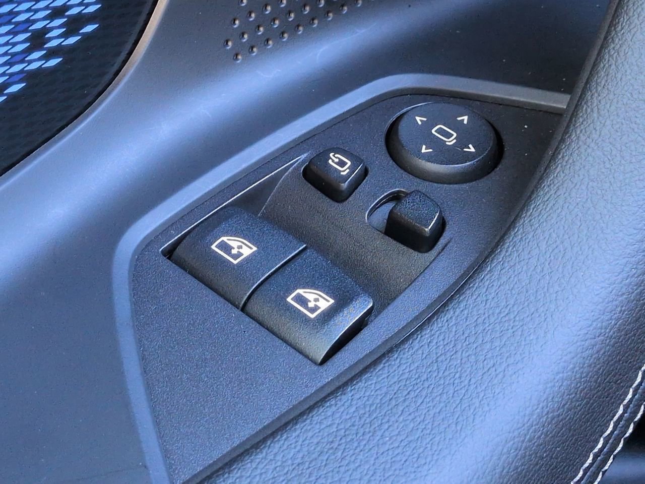 Used 2024 BMW M2 w/ Lighting Package image 23
