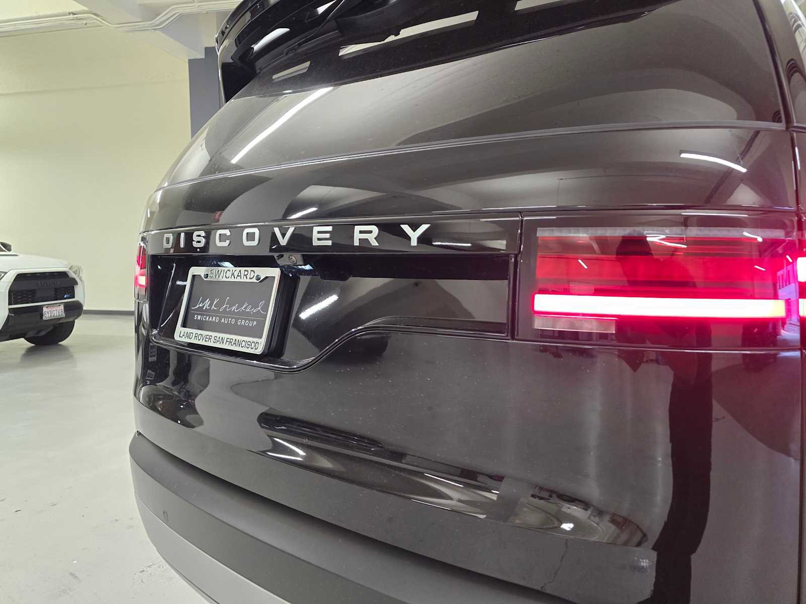 New 2026 Land Rover Discovery S image 15