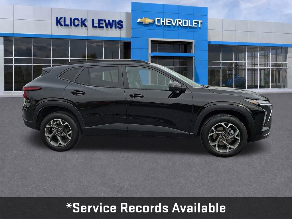 Used 2024 Chevrolet Trax LT w/ Driver Confidence Package image 9
