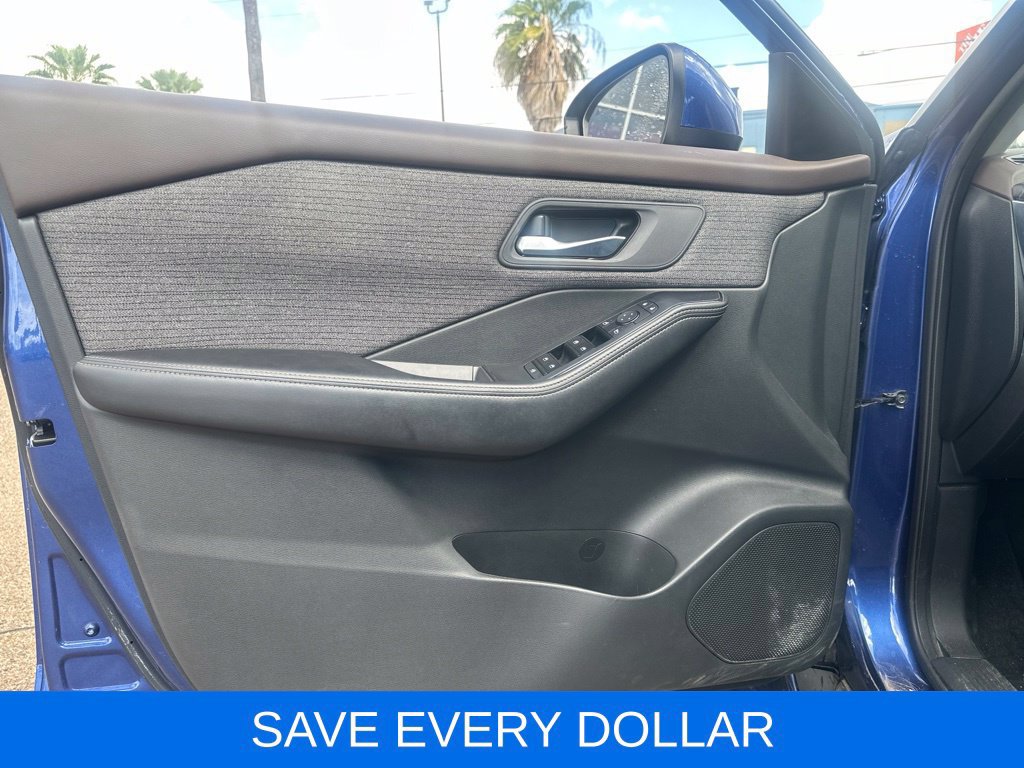 Used 2022 Nissan Rogue SV FWD image 7