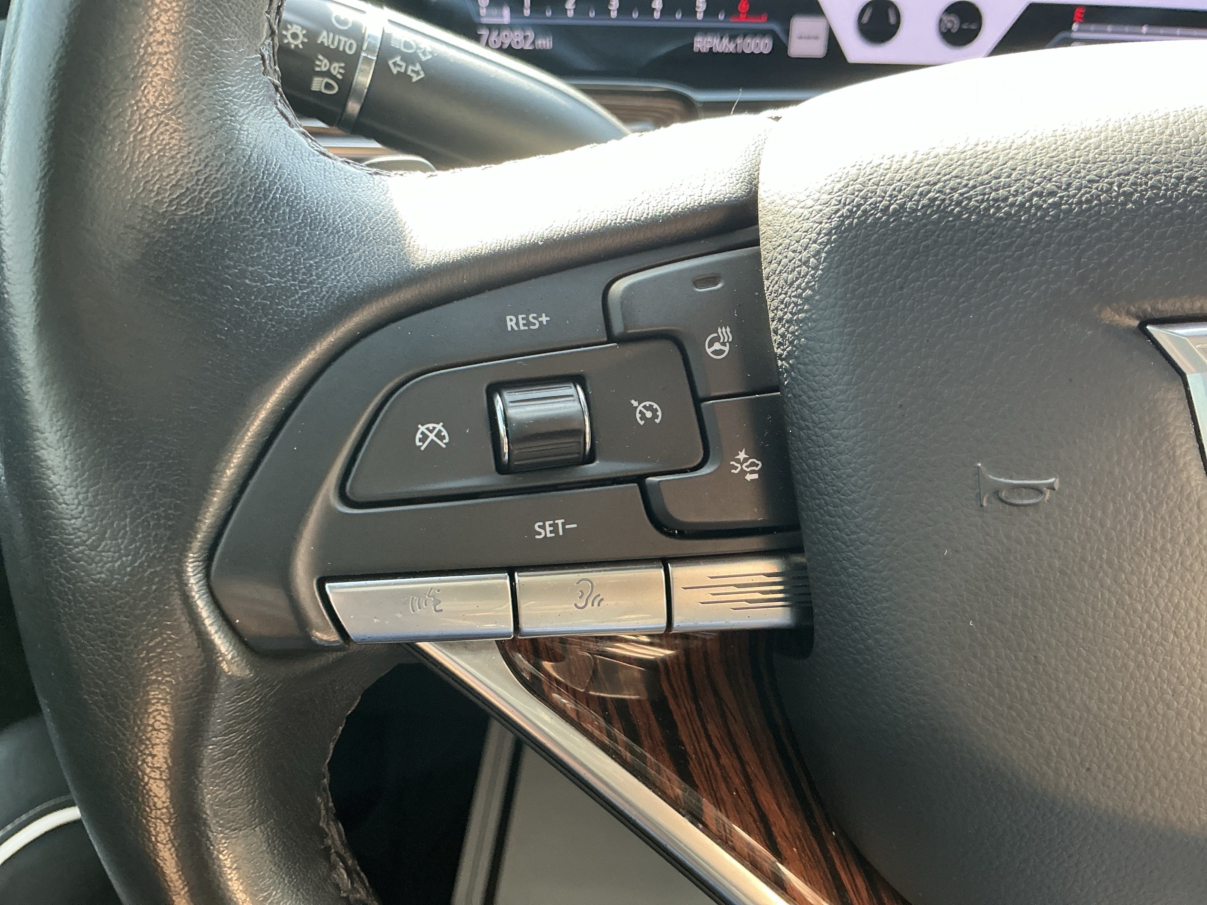Used 2022 Cadillac Escalade Luxury AWD/4WD image 19