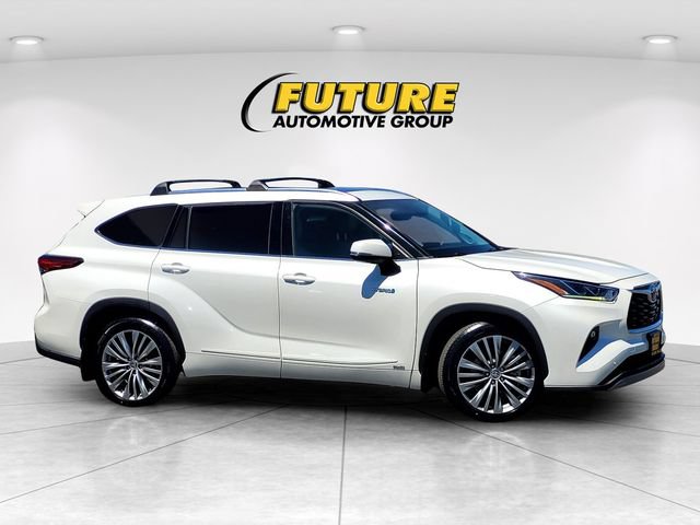Used 2021 Toyota Highlander Platinum AWD/4WD image 3