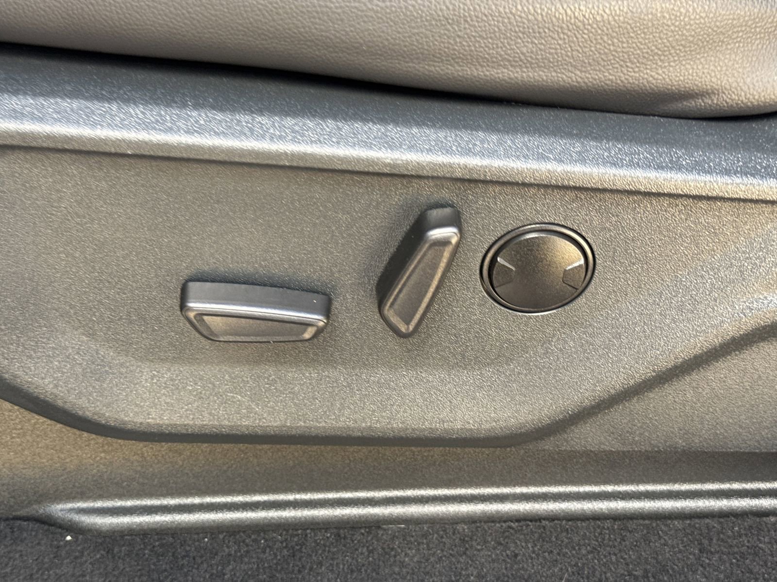 Used 2026 Ford F350 Lariat AWD/4WD image 22