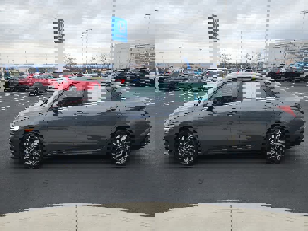Used 2024 Hyundai Elantra SEL w/ Convenience Package image 5